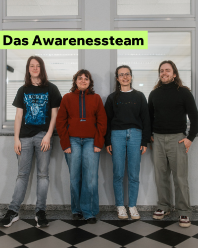 Gruppenfoto des Awarenessteams. Von links nach rechts Julian, Vanessa, Jana und Patrick.